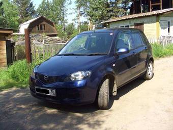 2003 Mazda Demio Photos