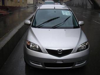 2003 Mazda Demio Photos