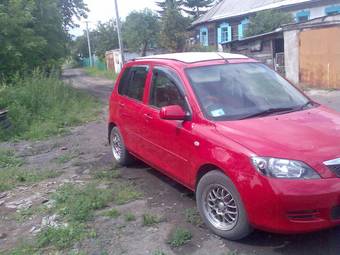 2003 Mazda Demio Photos