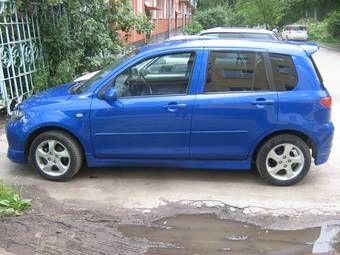 2003 Mazda Demio Pictures