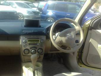 2003 Mazda Demio Pictures