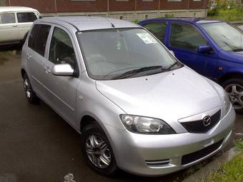 2003 Mazda Demio Pictures