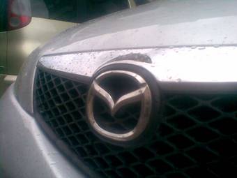 2003 Mazda Demio Pictures