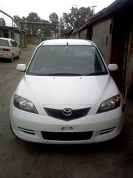 2003 Mazda Demio Photos