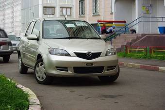 2003 Mazda Demio Photos