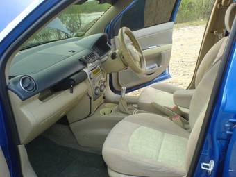 2003 Mazda Demio Pictures