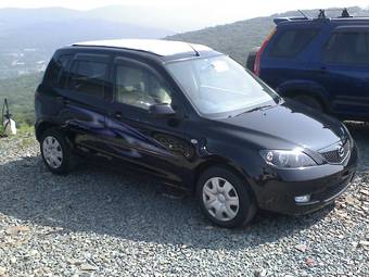 2003 Mazda Demio Photos