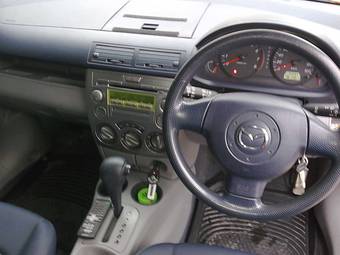 2003 Mazda Demio Photos