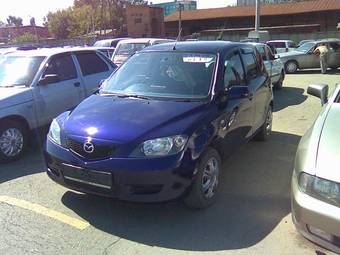 2003 Mazda Demio Photos