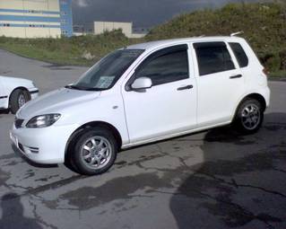 2003 Mazda Demio Photos