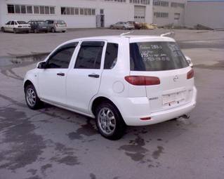 2003 Mazda Demio Photos