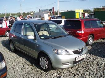 2003 Mazda Demio Photos