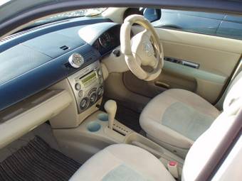 2003 Mazda Demio Pictures