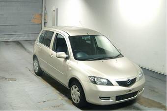 2003 Mazda Demio Photos