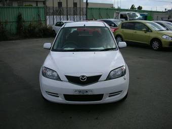 2003 Mazda Demio Photos