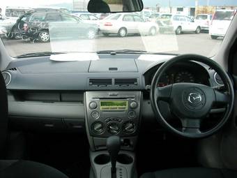 2003 Mazda Demio Pictures