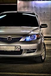 2003 Mazda Demio Images