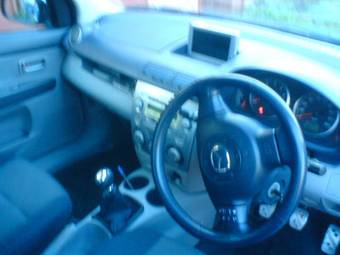 2003 Mazda Demio Pictures