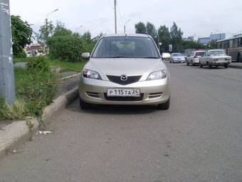 2003 Mazda Demio Photos