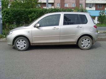 2003 Mazda Demio Photos