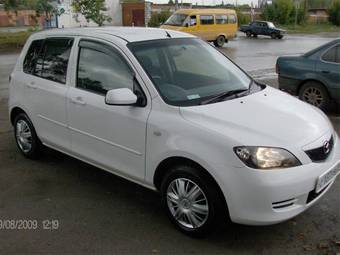 2003 Mazda Demio Pictures