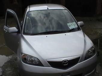 2003 Mazda Demio Pictures