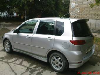 2003 Mazda Demio Photos