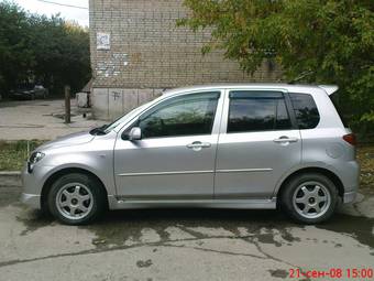 2003 Mazda Demio Photos