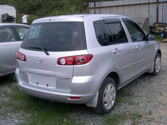 2003 Mazda Demio Photos