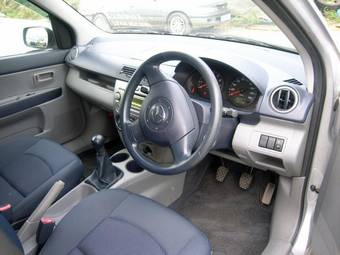 2003 Mazda Demio Pictures