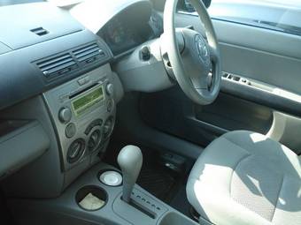 2003 Mazda Demio Pictures
