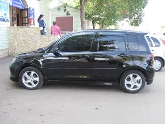 2003 Mazda Demio Photos