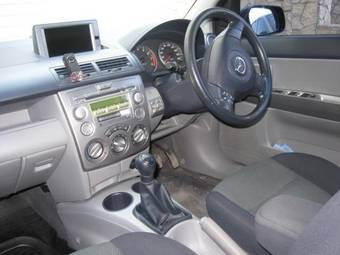 2003 Mazda Demio Photos