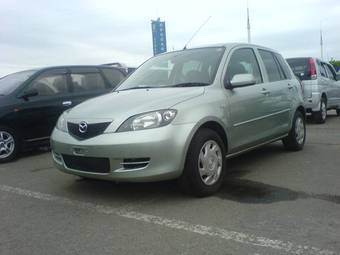 2003 Mazda Demio Photos