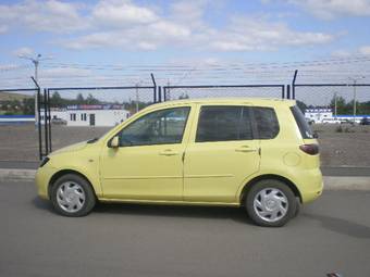 2003 Mazda Demio Pictures