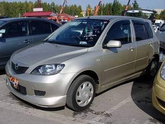 2003 Mazda Demio Pictures