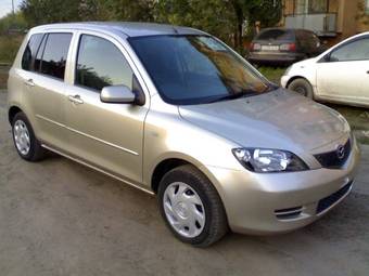 2003 Mazda Demio Photos