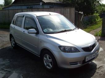 2003 Mazda Demio Pictures