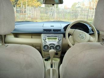 2003 Mazda Demio Pictures