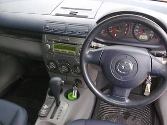 2003 Mazda Demio Pictures