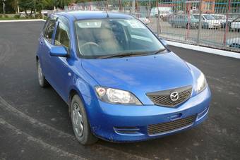 2003 Mazda Demio Photos