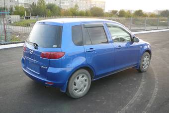 2003 Mazda Demio Photos