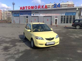 2003 Mazda Demio Photos