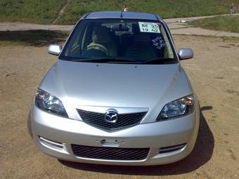 2003 Mazda Demio Photos