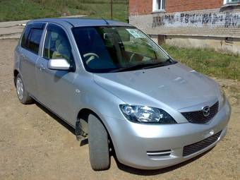 2003 Mazda Demio Pictures