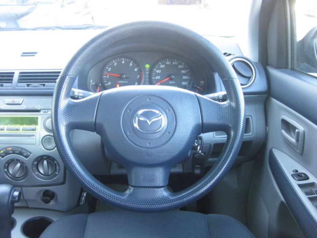 2004 Mazda Demio