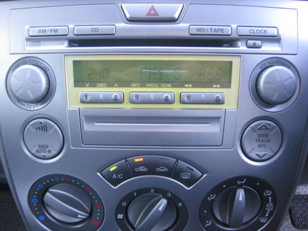 2004 Mazda Demio