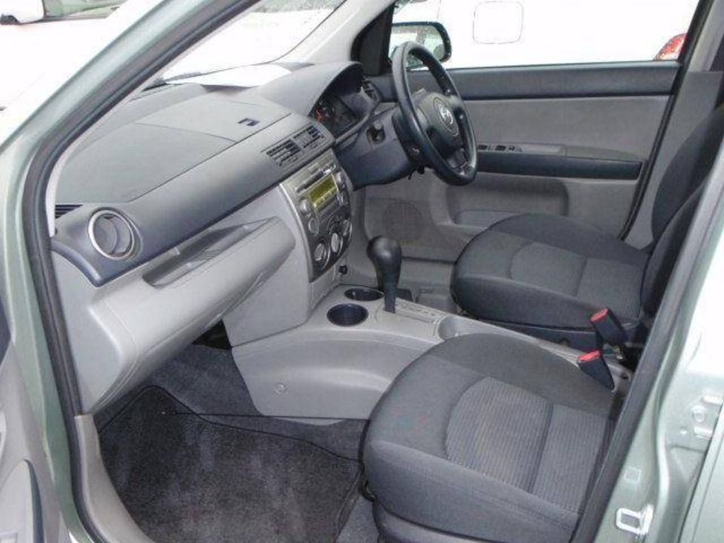 2004 Mazda Demio