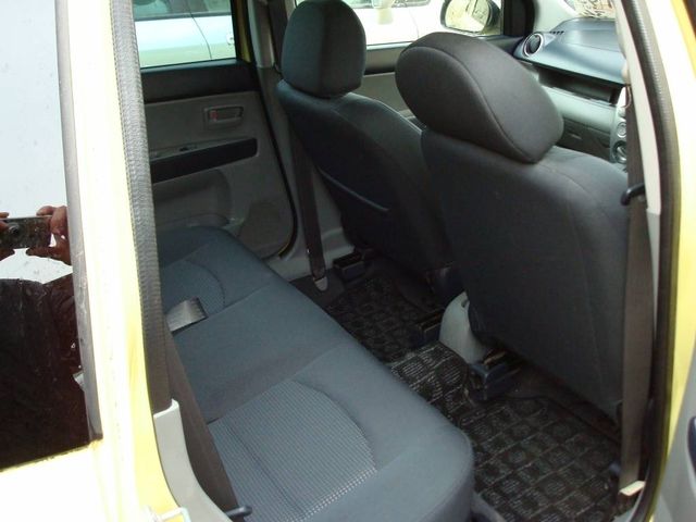 2004 Mazda Demio