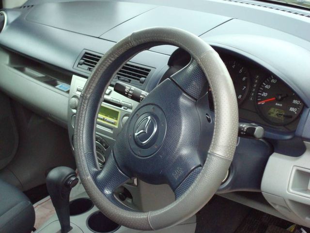 2004 Mazda Demio